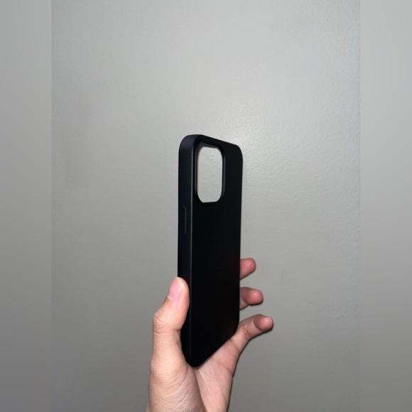 Black Silicon Case - Picture 4 of 4